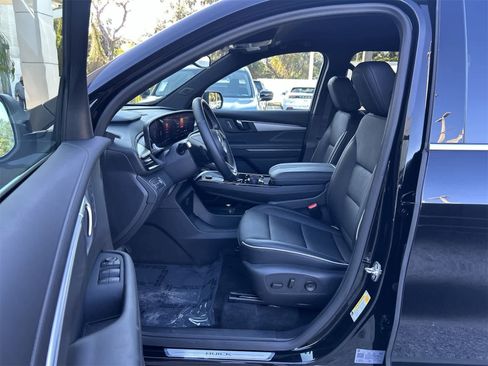 Used 2025 Buick Enclave Preferred image 2