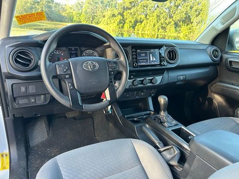 Used 2020 Toyota Tacoma SR image 11