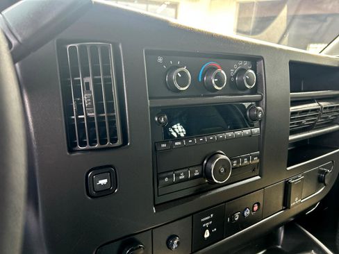 Used 2018 GMC Savana 2500 w/ Driver Convenience Package image 21