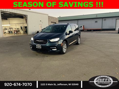 Used 2022 Chrysler Pacifica Touring-L image 3