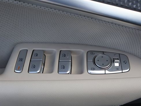 Used 2023 Genesis G70 2.0T w/ Sport Prestige Package image 41