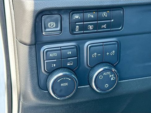 Used 2025 Chevrolet Tahoe LT AWD/4WD image 10