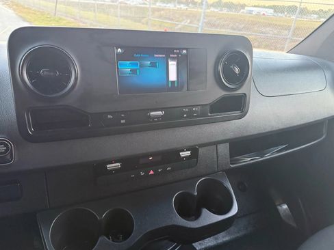 Used 2020 Mercedes-Benz Sprinter 1500 image 9