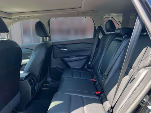 Used 2023 Nissan Rogue SV w/ SV Premium B Package image 12