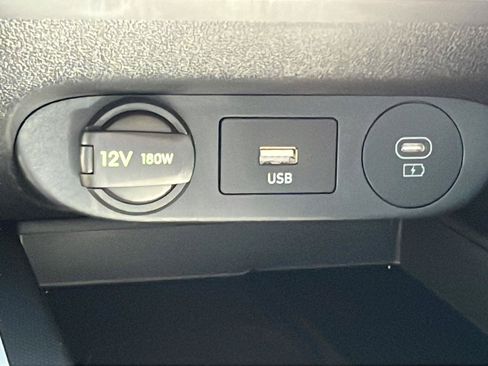 Certified 2025 Hyundai Elantra Limited FWD image 18