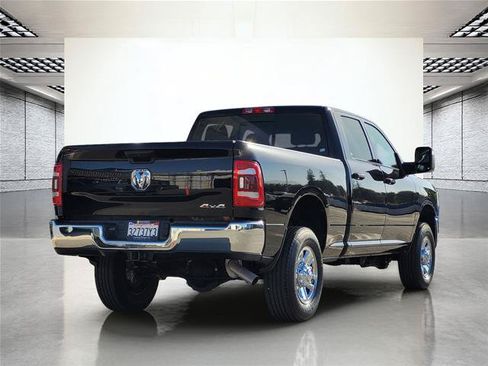 Used 2024 RAM 2500 Tradesman w/ Chrome Appearance Group AWD/4WD image 5