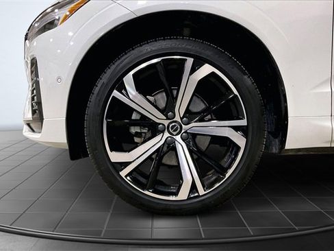 Certified 2023 Volvo XC60 B5 Ultimate w/ Climate Package image 10