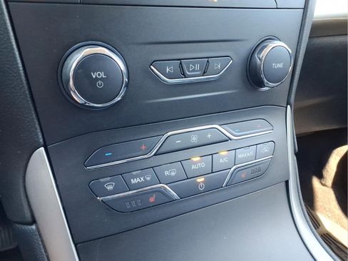 Used 2019 Ford Edge SEL w/ Equipment Group 201A AWD/4WD image 20