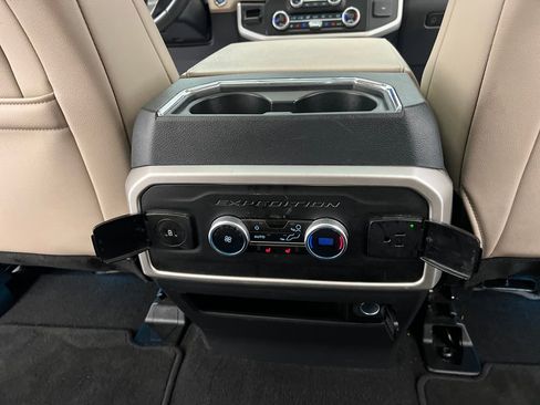 Used 2024 Ford Expedition Limited image 23