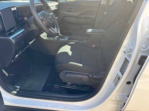 Used 2026 Hyundai Kona SE FWD image 9