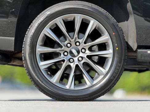 Used 2019 Cadillac Escalade Platinum RWD image 20