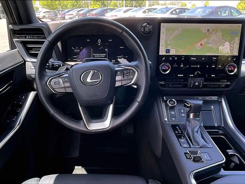 Used 2024 Lexus GX 550 w/ Cold Area Package AWD/4WD image 5
