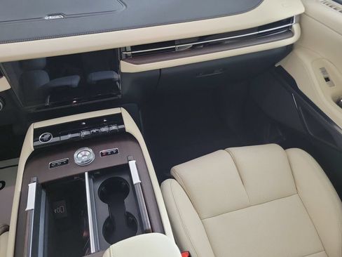 New 2027 Lincoln Navigator Premiere RWD image 12