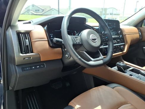 Used 2025 Nissan Pathfinder Platinum w/ Cargo Package AWD/4WD image 14