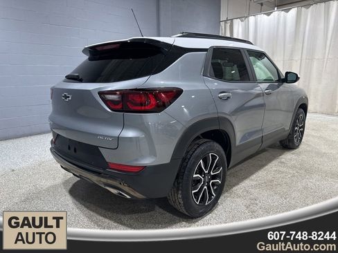 Used 2024 Chevrolet TrailBlazer ACTIV w/ Convenience Package image 3