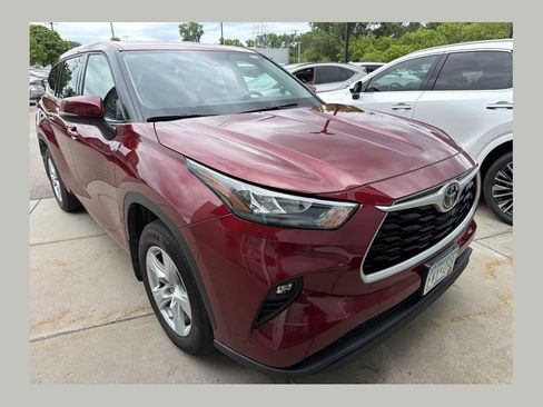 Used 2020 Toyota Highlander LE AWD/4WD image 1