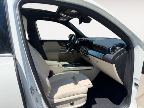 Used 2026 Mercedes-Benz GLB 250 4MATIC image 14