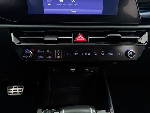 Certified 2024 Kia Niro SX Touring FWD image 25