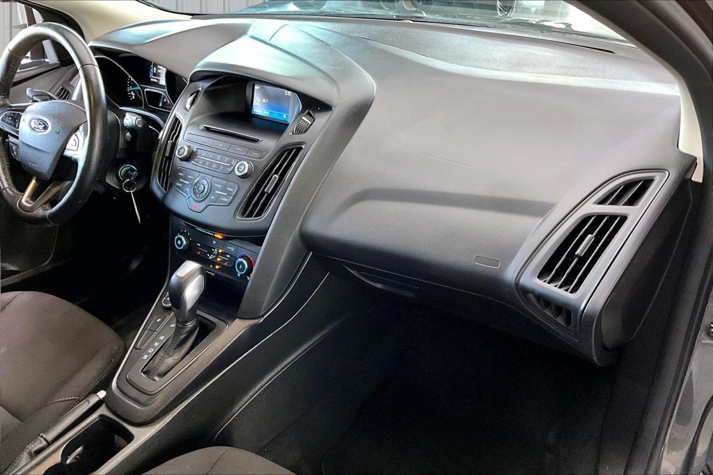 Used 2016 Ford Focus SE w/ SE Sport Package FWD image 25