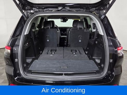 Used 2023 Jeep Grand Cherokee L Limited w/ Luxury Tech Group II image 12