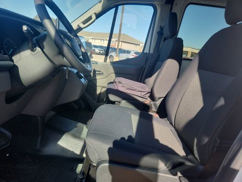 Used 2023 Ford E-Transit Medium Roof image 30