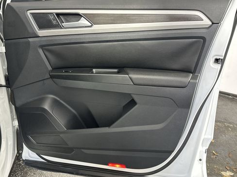 Used 2018 Volkswagen Atlas SE w/ R-Line Package image 35