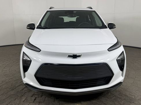 Used 2023 Chevrolet Bolt EUV LT w/ Driver Confidence Package image 2