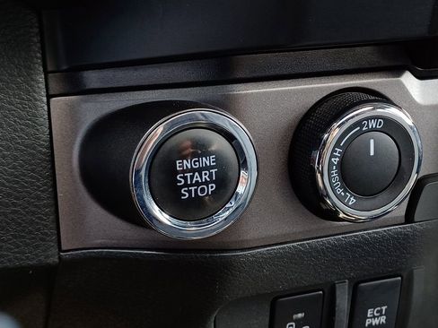Used 2021 Toyota Tacoma TRD Off-Road w/ TRD Premium Off Road Package AWD/4WD image 19