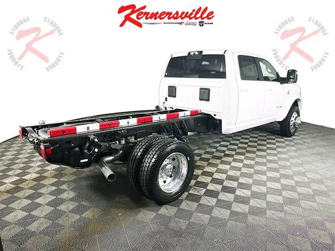 New 2026 RAM 4500 4x4 Crew Cab DRW image 7