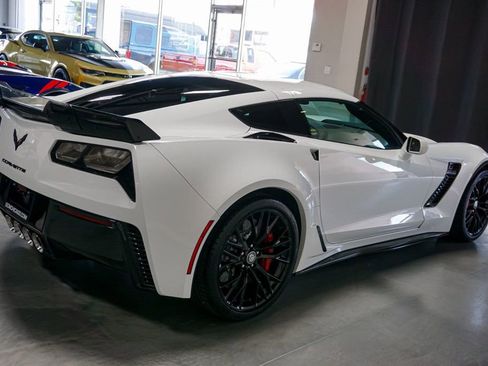 Used 2019 Chevrolet Corvette Z06 w/ Z07 Performance Package image 35