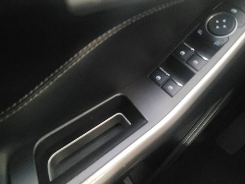 Used 2022 Ford Explorer XLT image 27