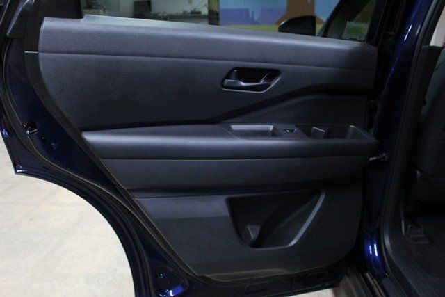 Used 2025 Nissan Pathfinder SV FWD image 14