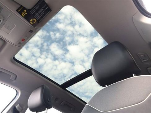 New 2025 Volkswagen Taos SE image 10