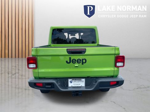 New 2025 Jeep Gladiator Sport image 8