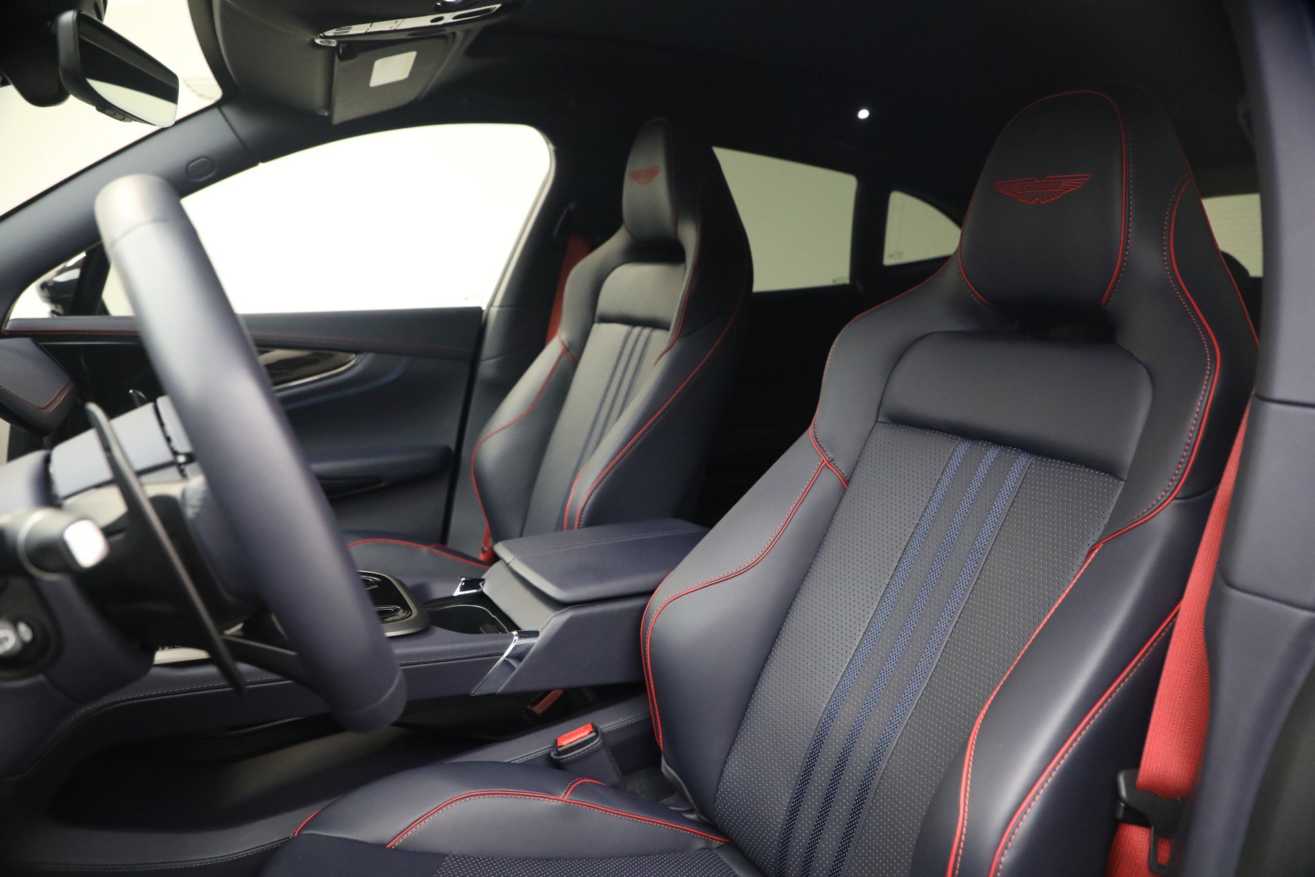 Used 2025 Aston Martin DBX 707 AWD/4WD image 17