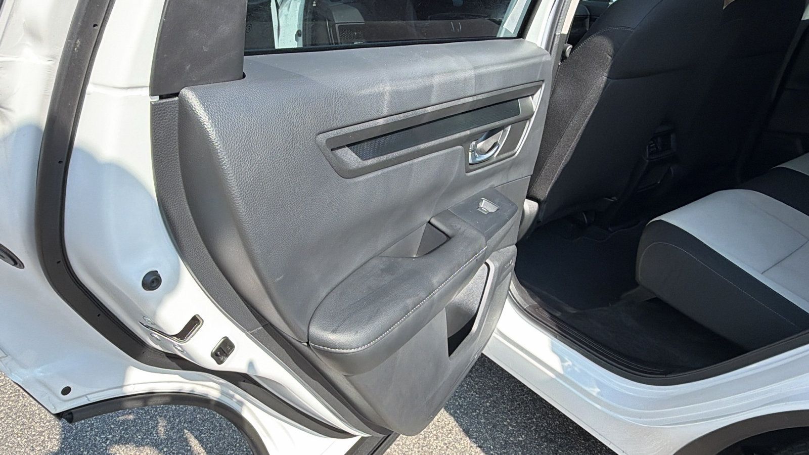Used 2024 Honda CR-V LX image 15