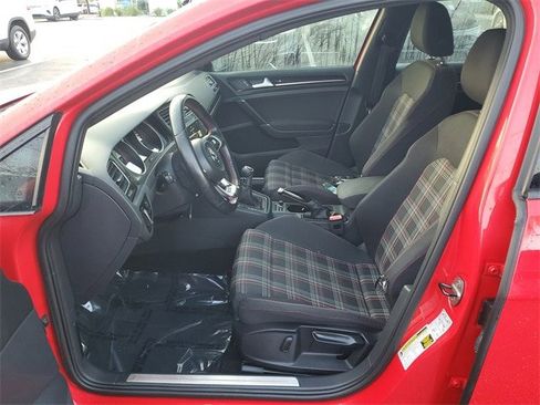 Used 2016 Volkswagen Golf S image 16