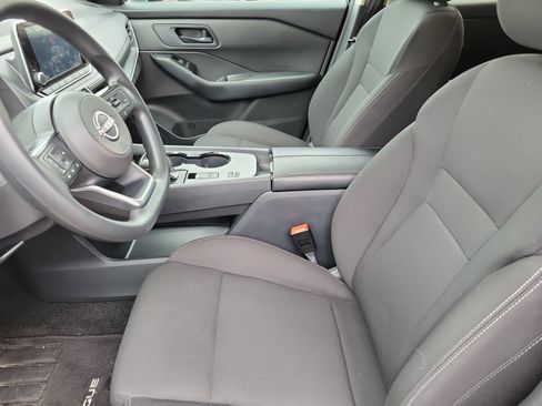 Used 2024 Nissan Rogue S FWD image 3