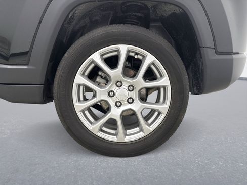 Used 2023 Jeep Compass Latitude AWD/4WD image 20