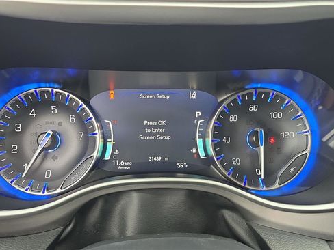 Used 2025 Chrysler Pacifica Select FWD image 10