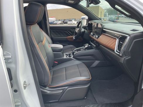 Used 2024 GMC Canyon AT4 w/ Technology Package image 41