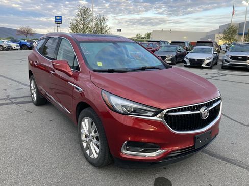 Used 2020 Buick Enclave Essence w/ Sound and Sites Package AWD/4WD image 1