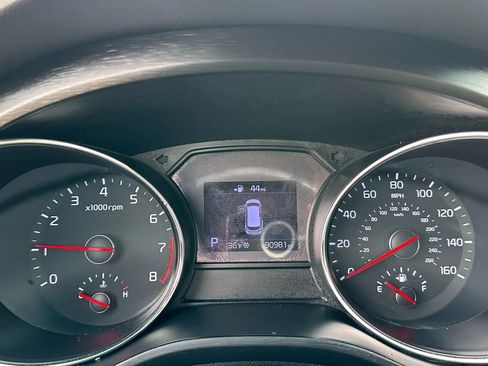 Used 2020 Kia Sedona L image 24