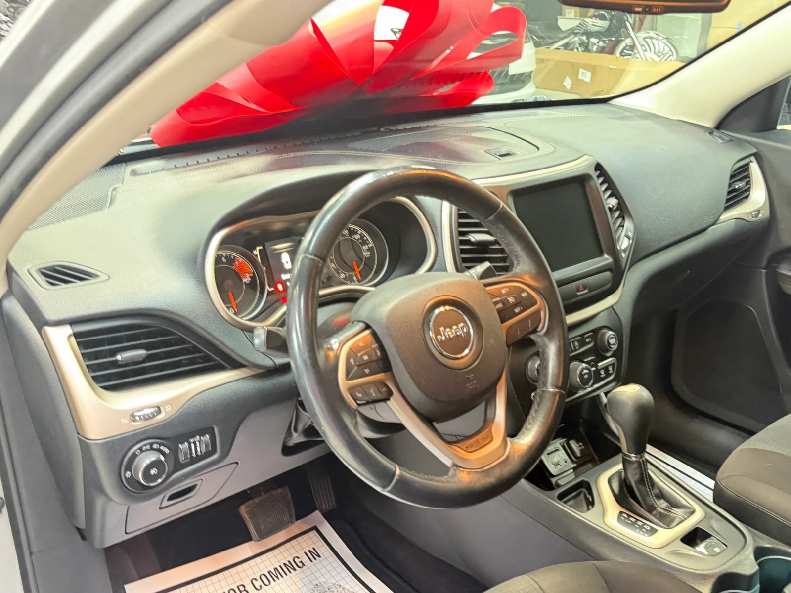 Used 2016 Jeep Cherokee Latitude FWD image 36