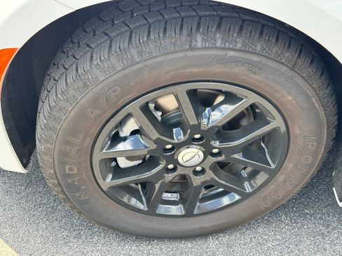Used 2023 Chrysler Voyager LX FWD image 38
