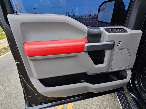 Used 2015 Ford F150 XLT w/ Equipment Group 302A Luxury image 34