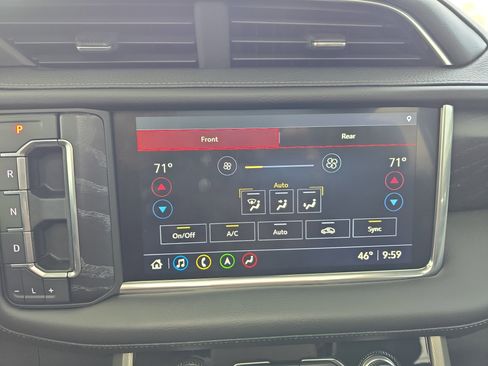 Used 2021 GMC Yukon Denali w/ Denali Premium Package AWD/4WD image 29