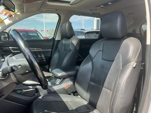 Used 2021 Kia Telluride EX w/ EX Premium Package AWD/4WD image 17