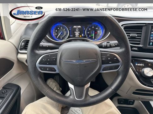 Used 2021 Chrysler Voyager Lxi image 14