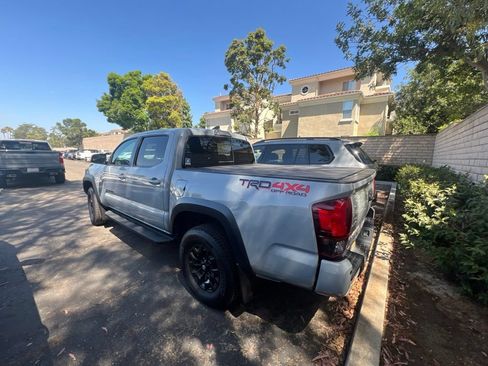Used 2019 Toyota Tacoma TRD Off-Road w/ Technology Package AWD/4WD image 10